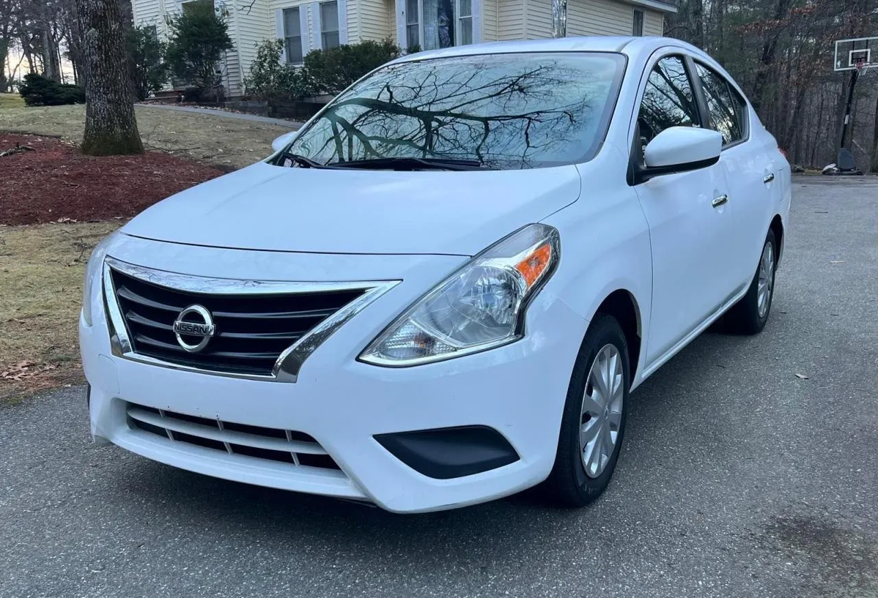 Фото NISSAN VERSA S – зліва зпереду