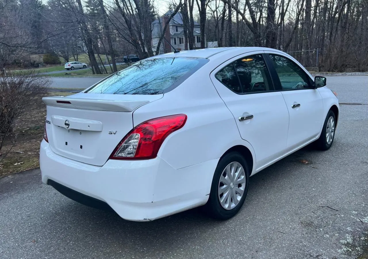 Фото NISSAN VERSA S – кермо