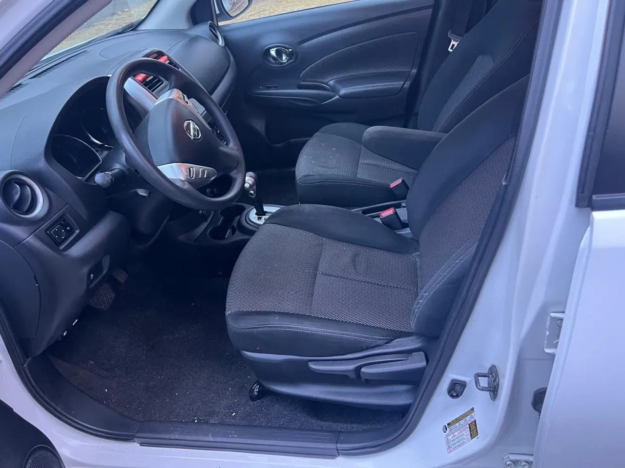 Фото NISSAN VERSA S – зліва ззаді