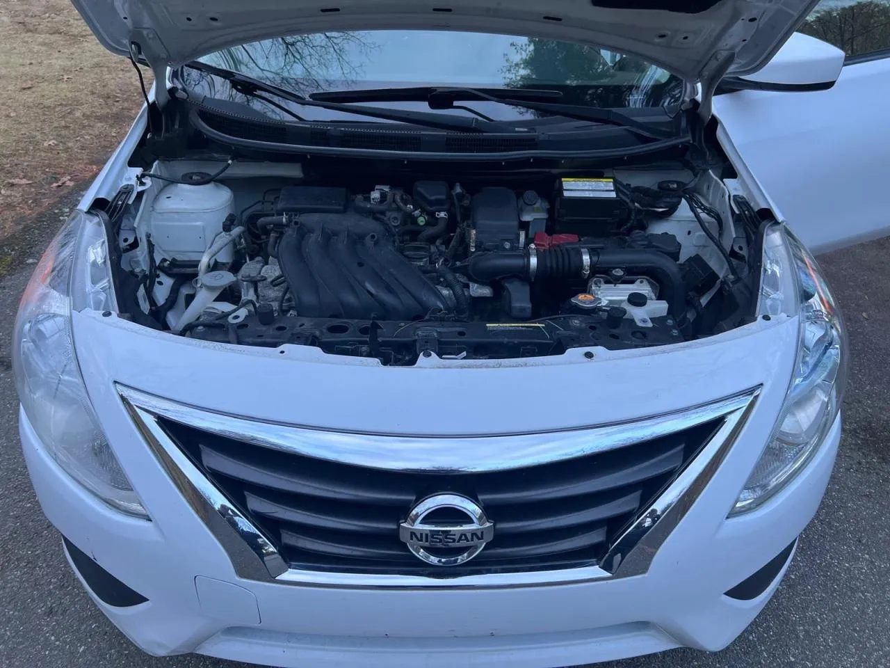Фото NISSAN VERSA S – збоку