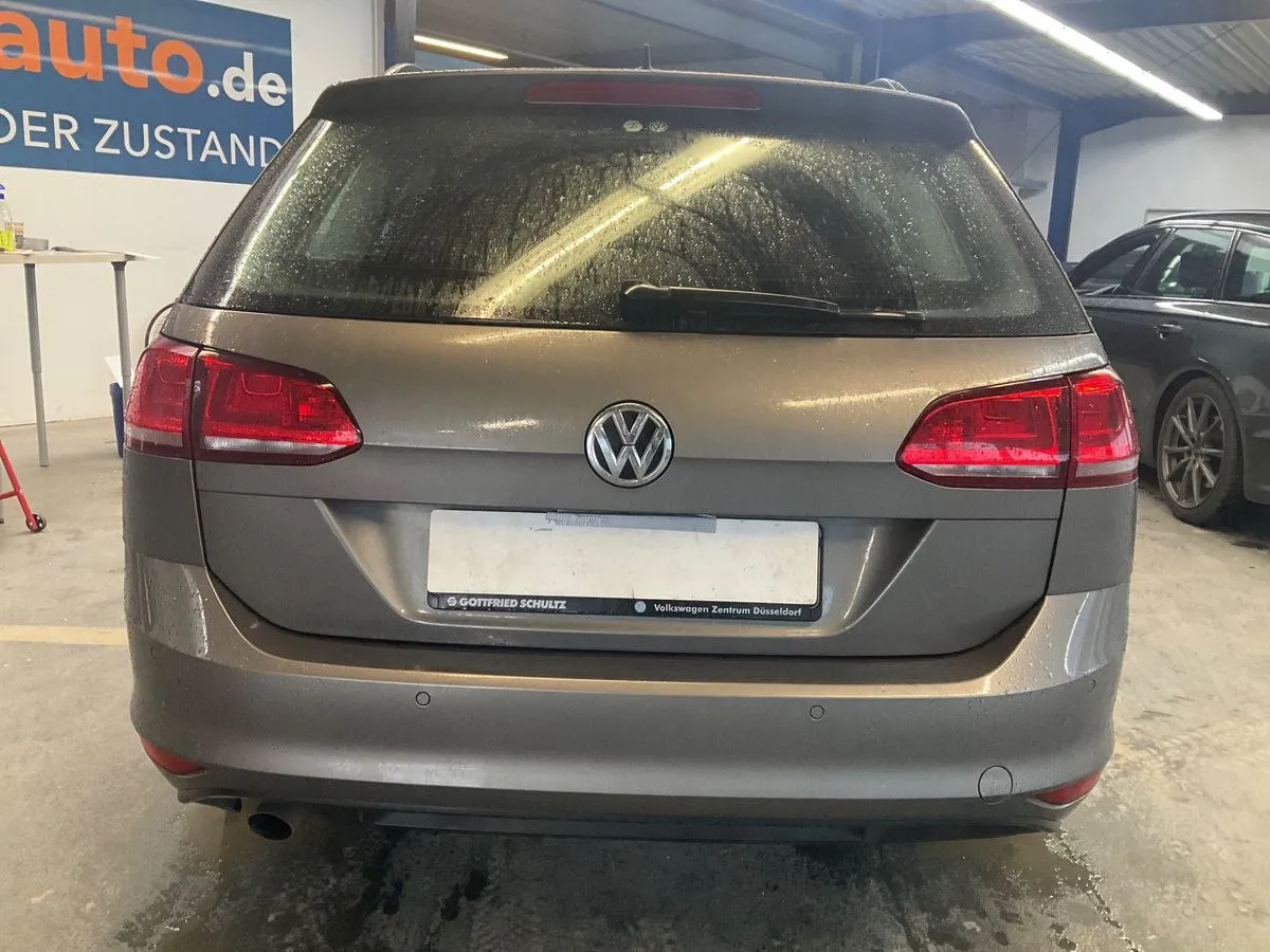 Фото Volkswagen Golf VII – спереді