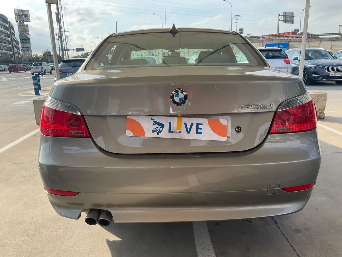 Фото BMW 5er 525i – справа спереду