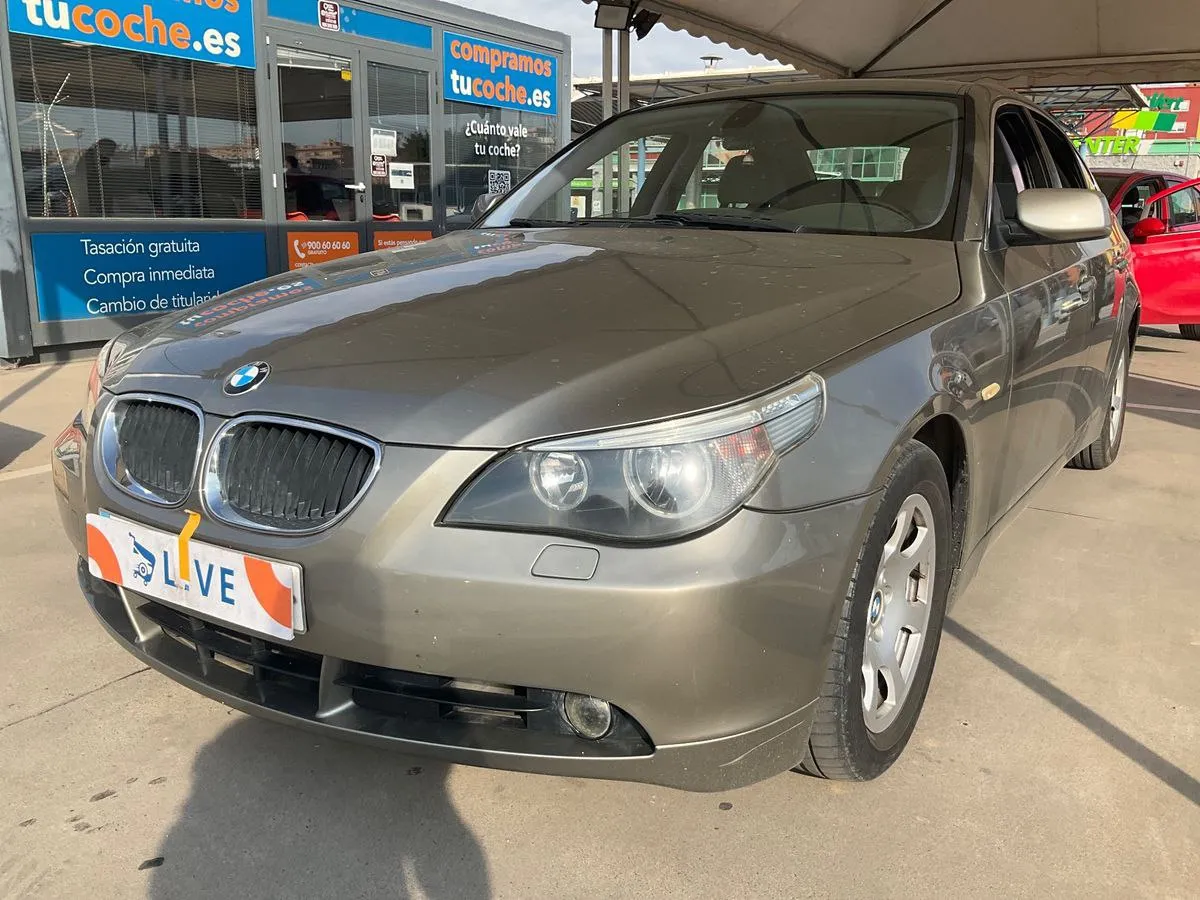 Фото BMW 5er 525i – спереді