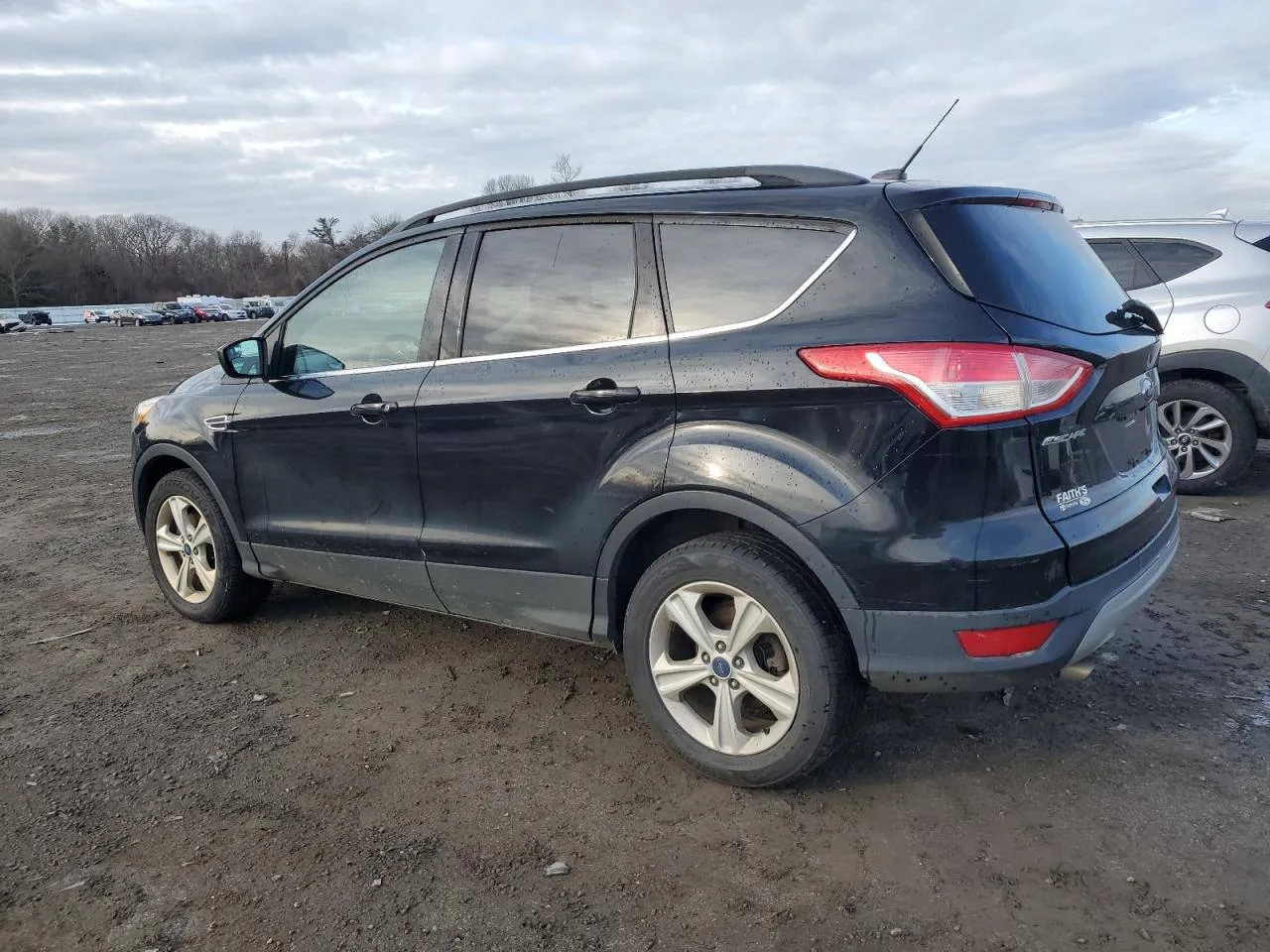 Фото FORD ESCAPE SE – спереді