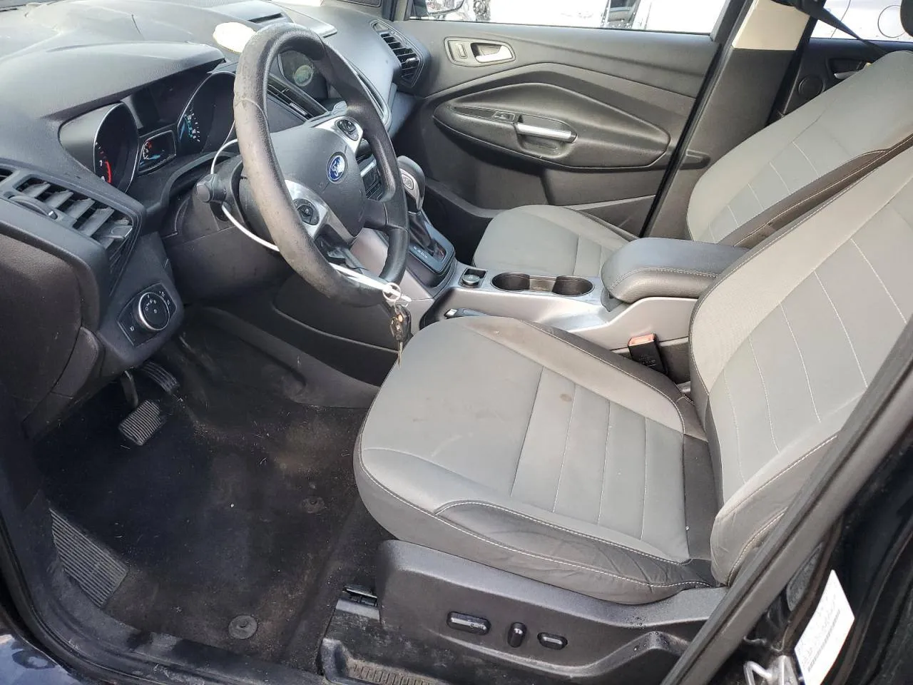 Фото FORD ESCAPE SE – багажник