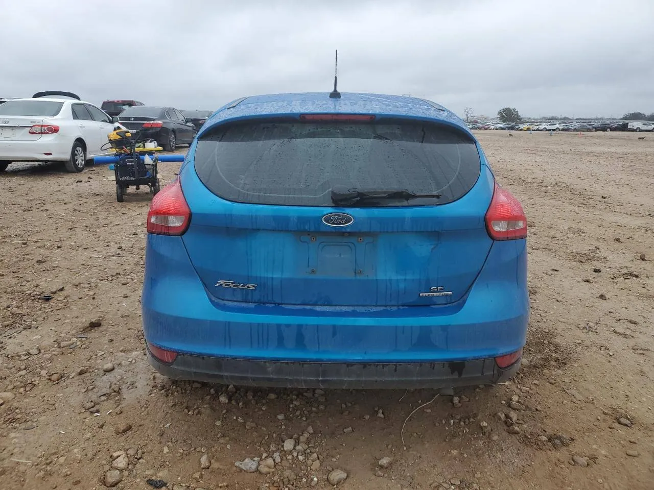 Фото Ford Focus SE – справа ззаді