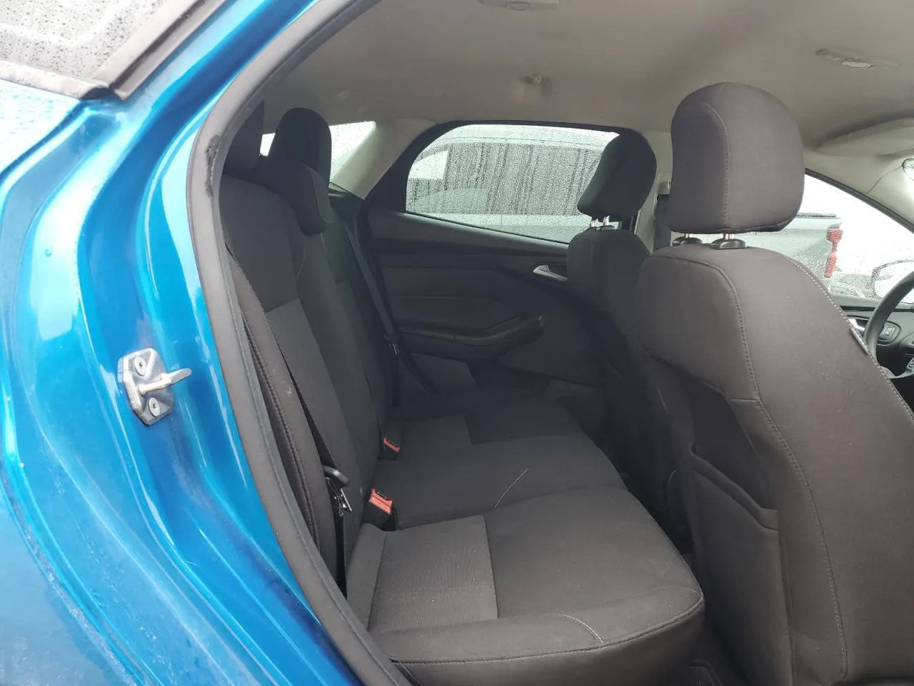 Фото Ford Focus SE – справа спереду