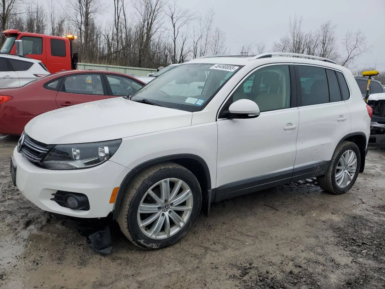 Фото Volkswagen Tiguan S – збоку