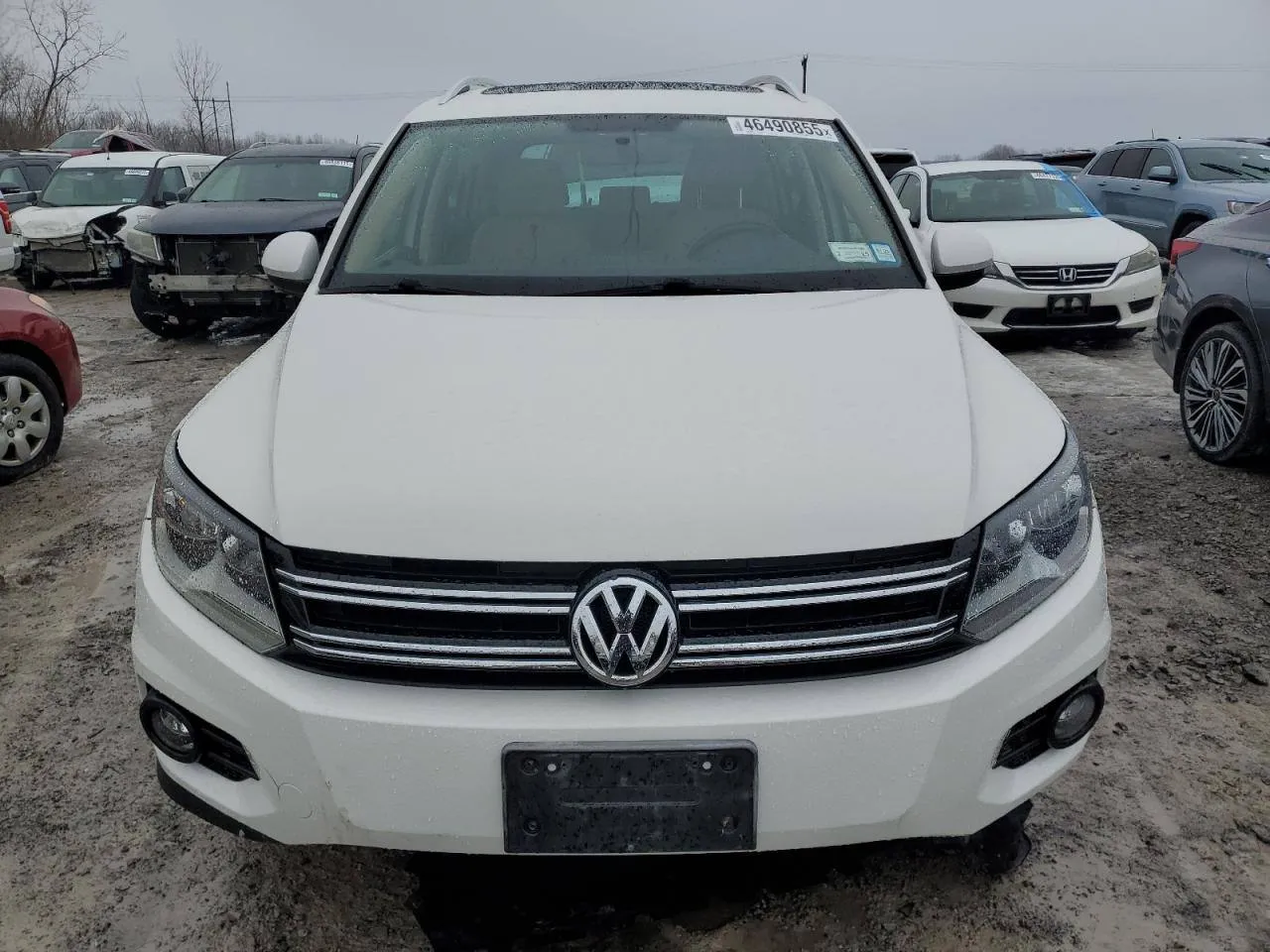 Фото Volkswagen Tiguan S – панель приборів