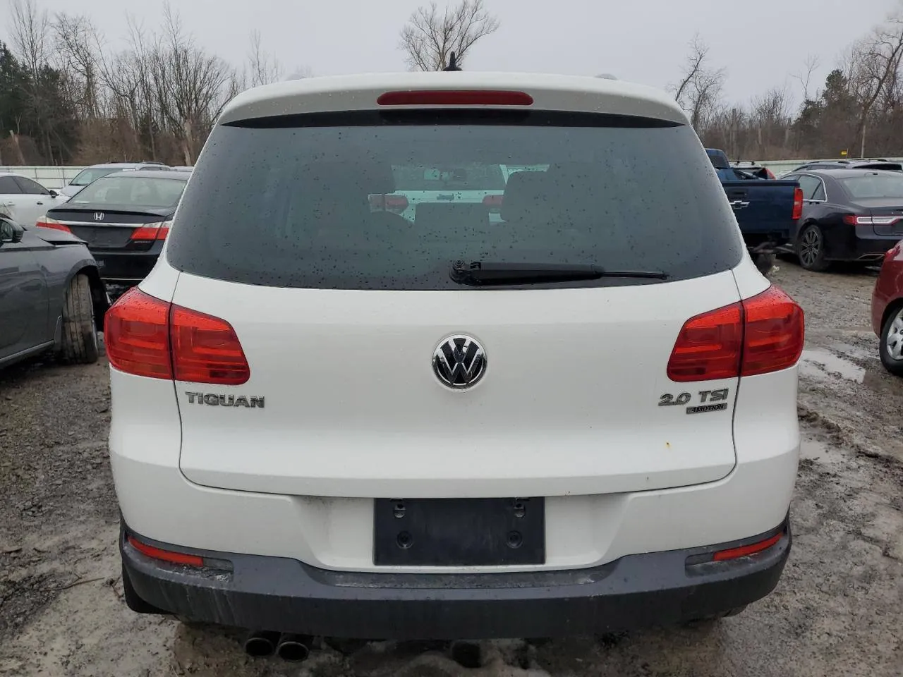 Фото Volkswagen Tiguan S – зліва зпереду