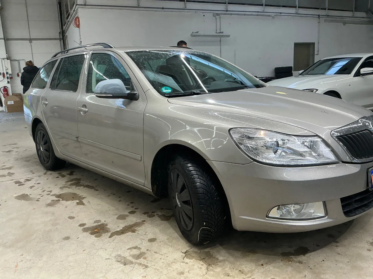 Фото Skoda Octavia – справа спереду